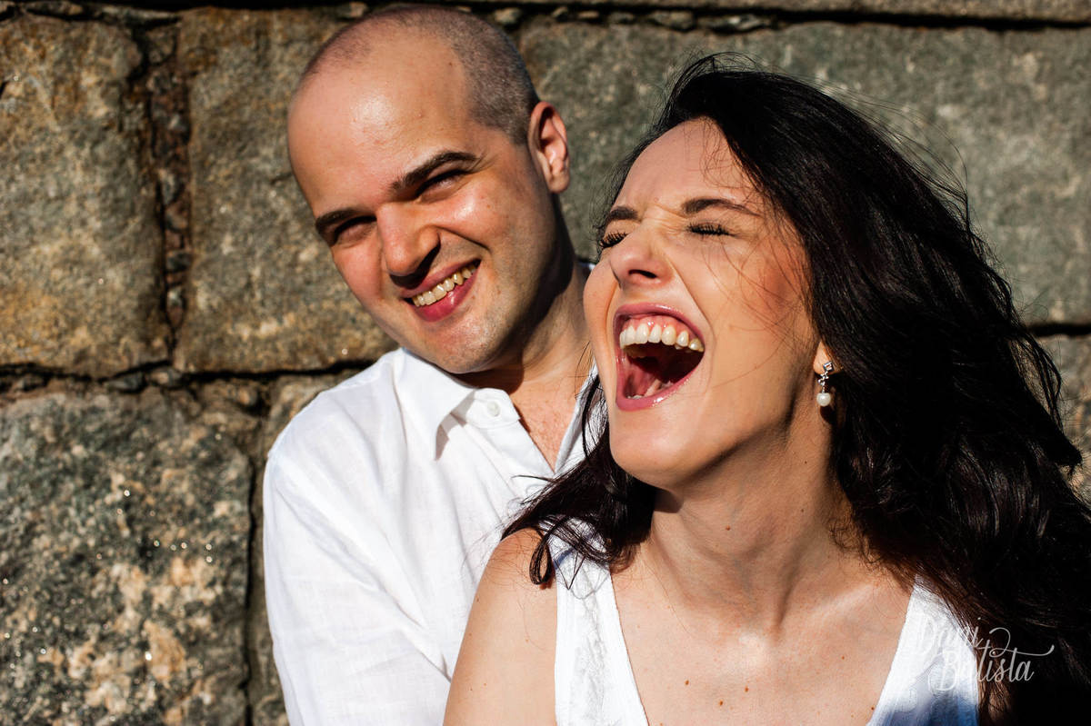 casal rindo em ensaio fotografico no aterro do flamengo