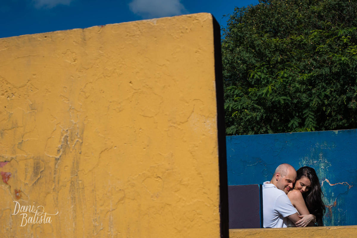casal abraçado em ensaio fotografico no aterro do flamengo