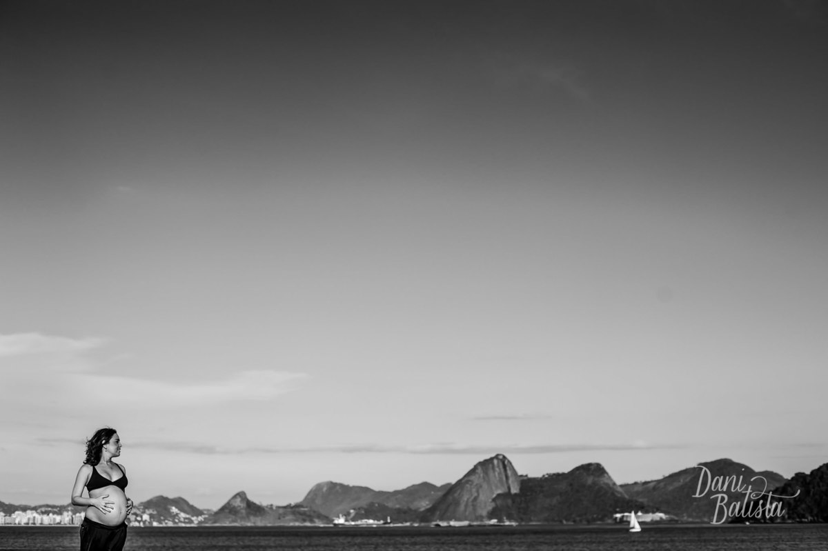 ensaio fotográfico de gestante no aterro do flamengo com o pão de açúcar ao fundo