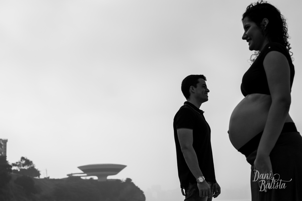 silhueta da gestante em ensaio fotografico em niteroi