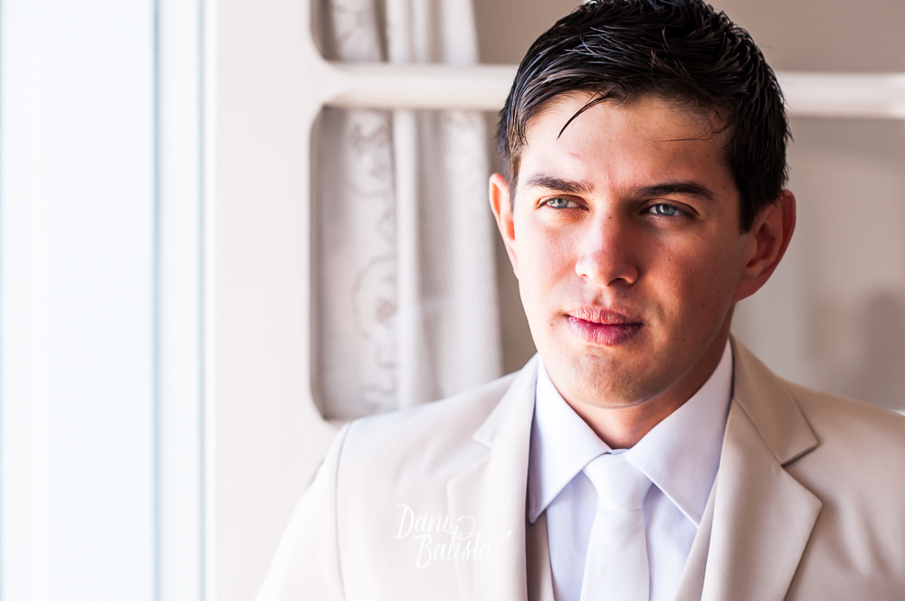 foto do noivo em casamento de dia em buzios