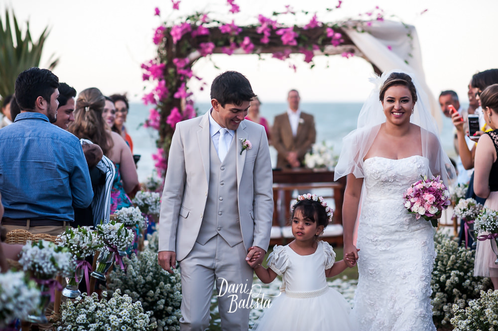 destination wedding ao ar livre de dia na praia rasa em buzios