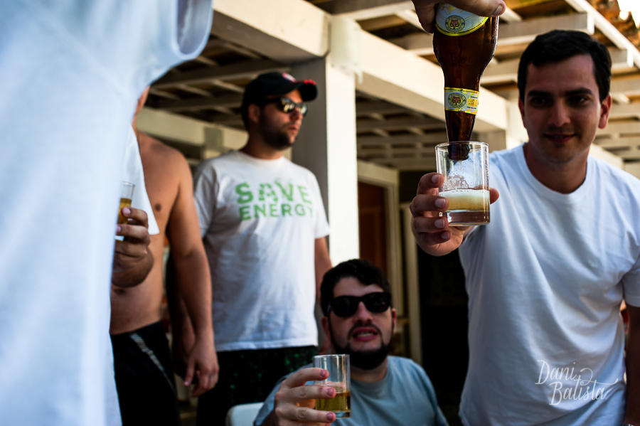 padrinhos do noivo benedo durante o making of em buzios