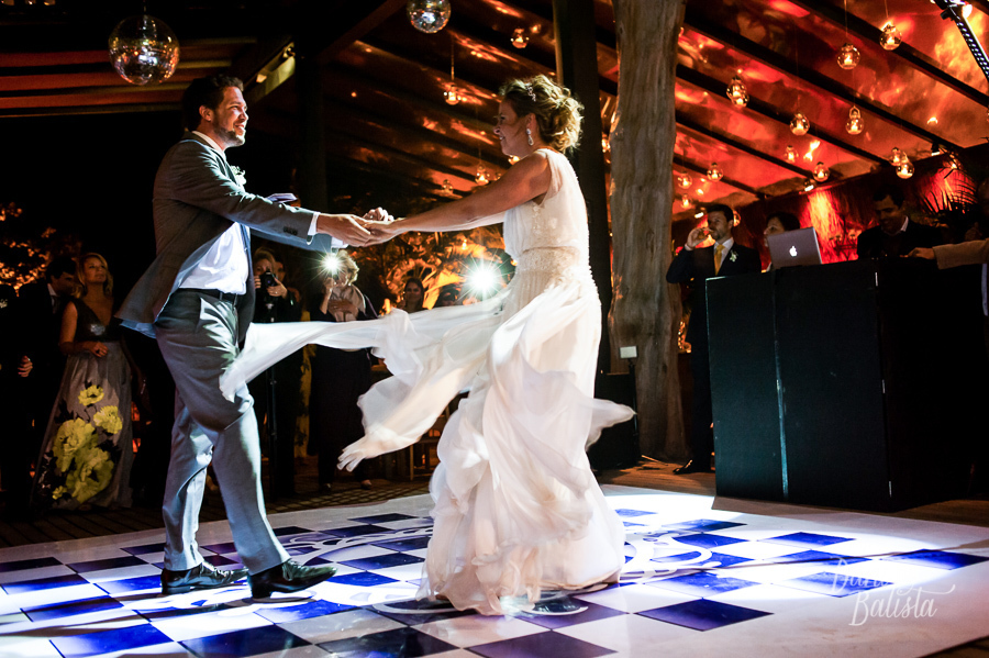 noivos na pista de dança casamento em buzios