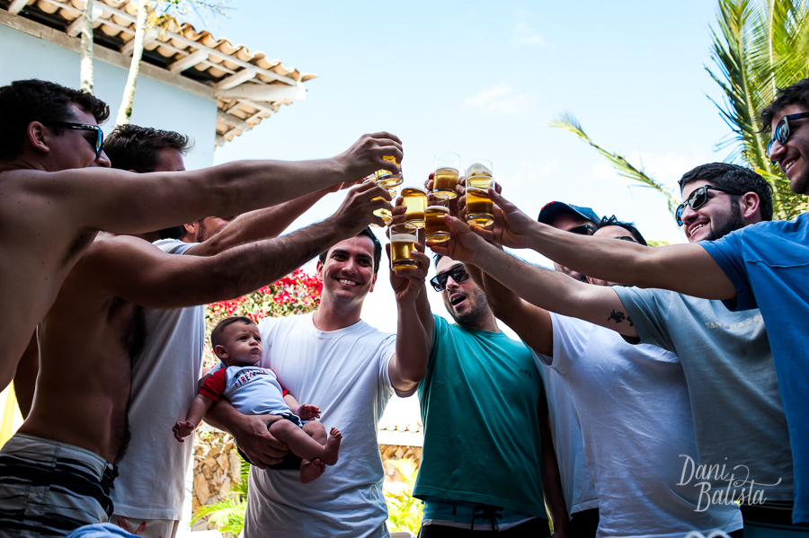 padrinhos do noivo brindando