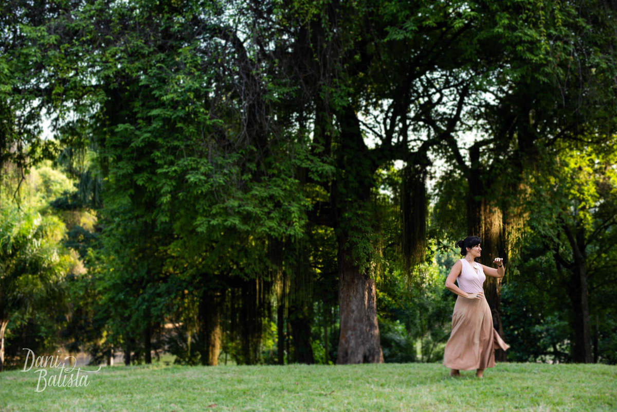 ensaio de fotos feminino no campo ao entardecer rj