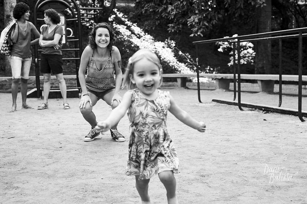 criança correndo durante Ensaio no Parque Guinle RJ