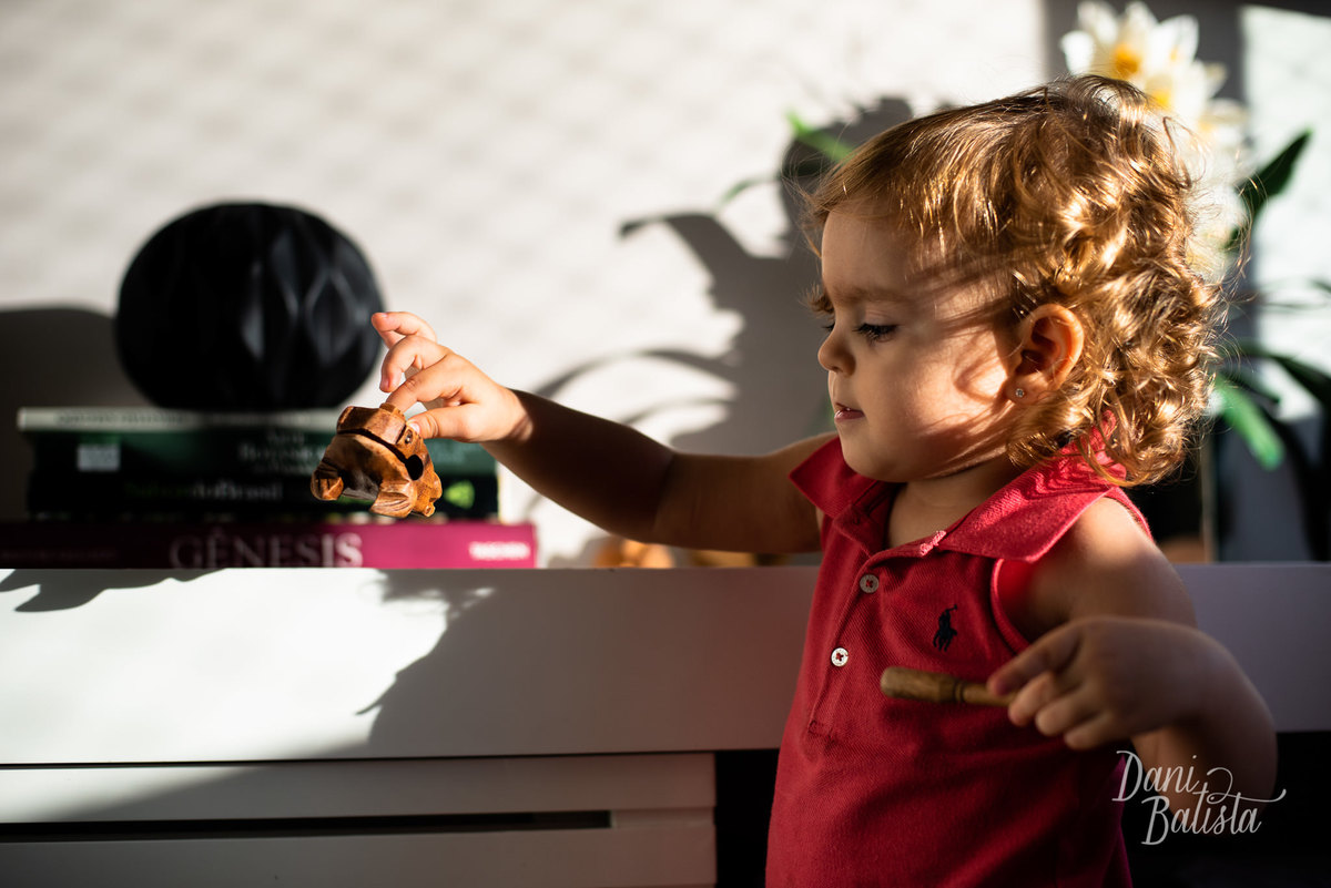 criança brincando durante Ensaio de Família RJ