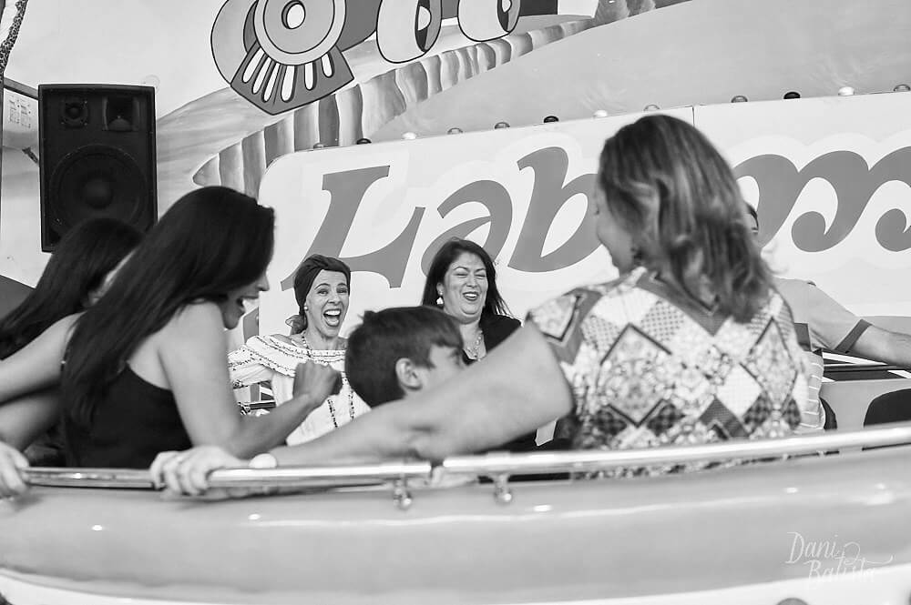 adultos brincando em aniversario infantil meier