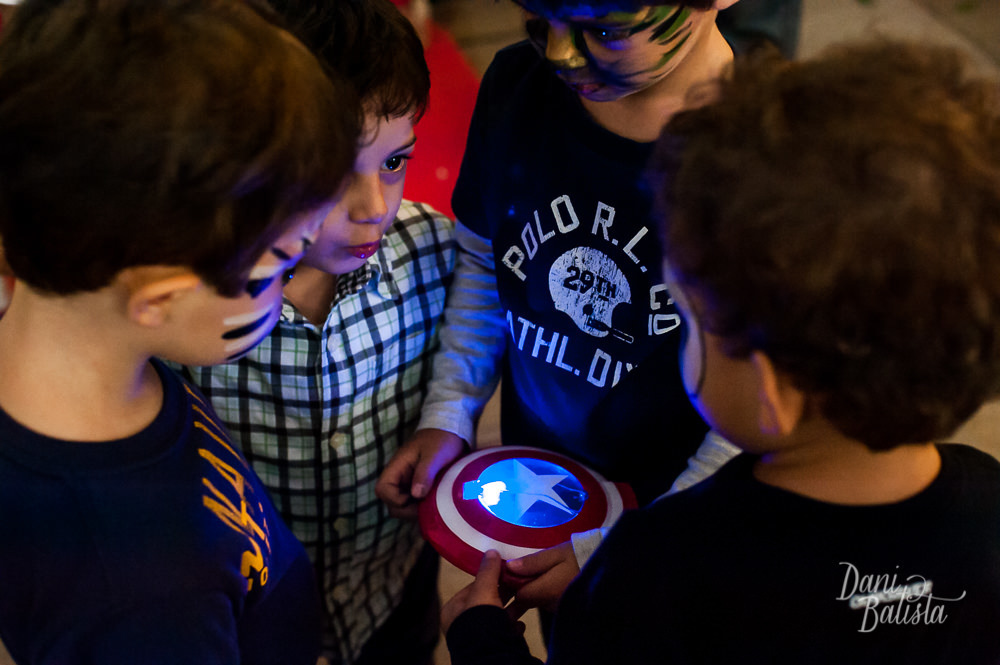 meninos divertindo aniversario infantil