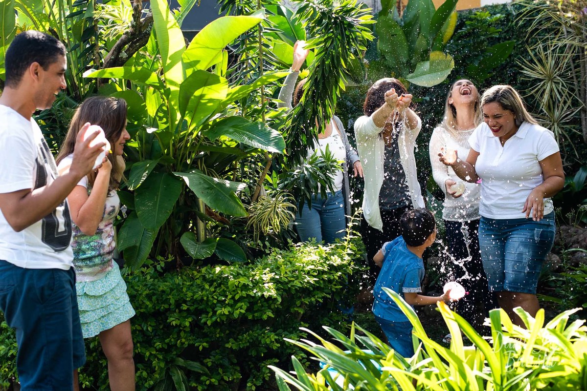 ensaio fotografico de familia no quintal de casa em niteroi