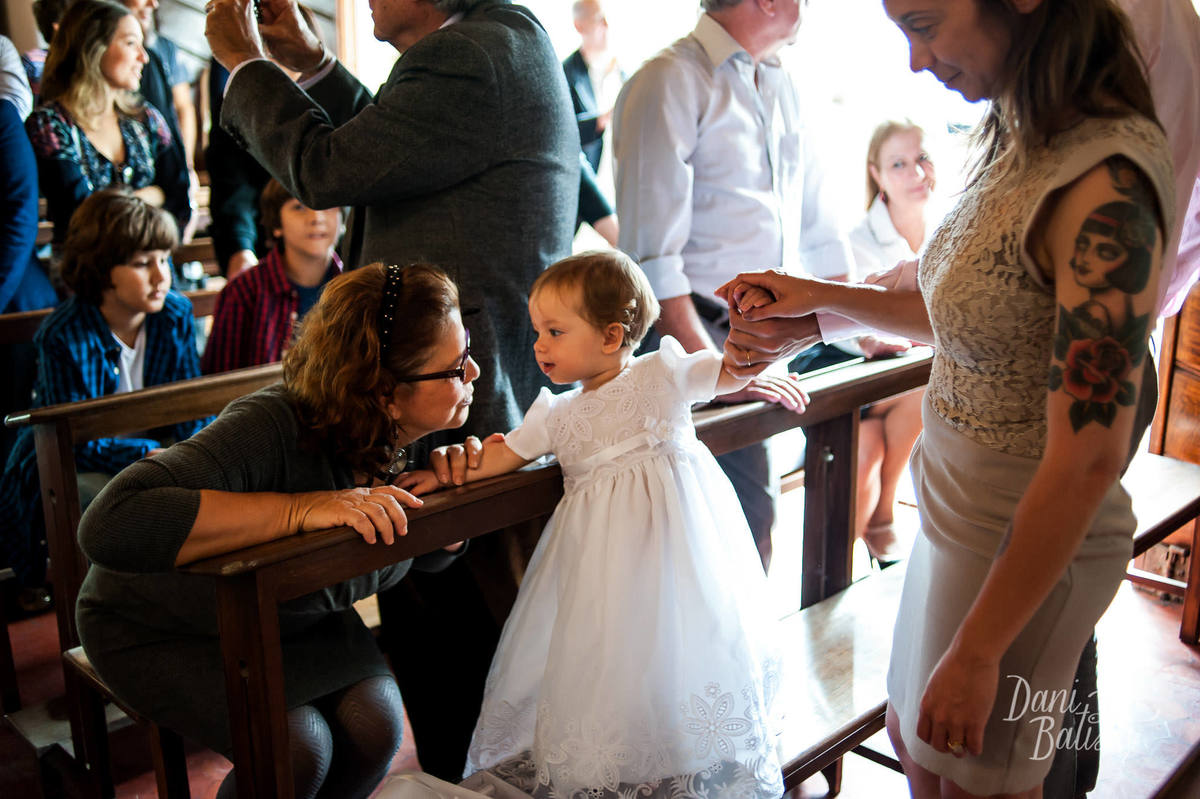 fotografia de familia batizado durante o dia tj