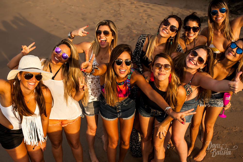 amigas na despedida de Solteira na praia brava