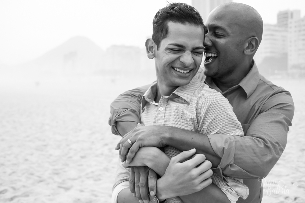 noivos casamento homoafetivo na praia