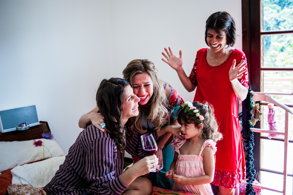 preparativos da noiva no proprio quarto em casa