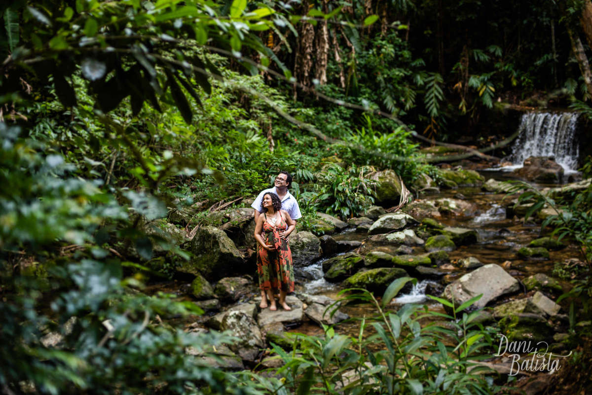 Ensaio Gestante na Cachoeira no rio Floresta da Tijuca