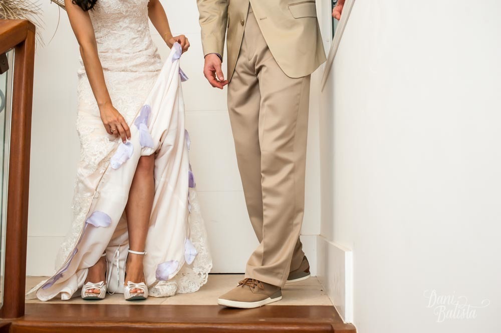 barra do vestido da noiva com nome das amigas solteiras