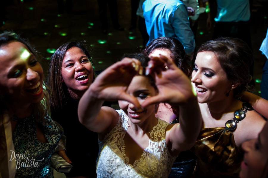 noiva e madrinhas na festa de Casamento sitio meio do mato