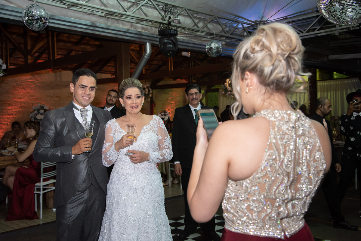 filha da noiva fazendo homenagem