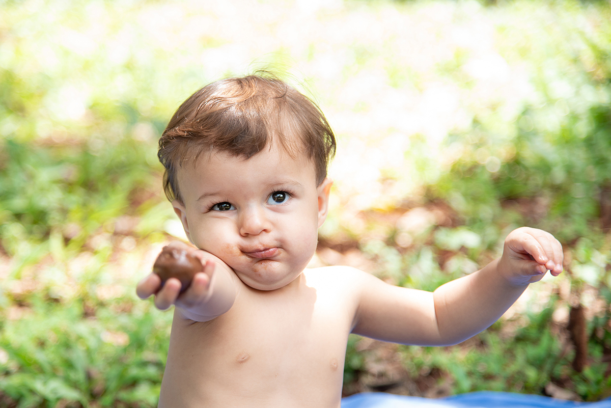 ensaio infantil com chocolate