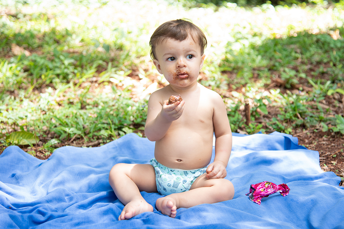 ensaio infantil com chocolate