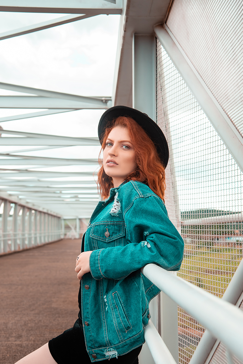 Ensaio feminino menina usando chapeu