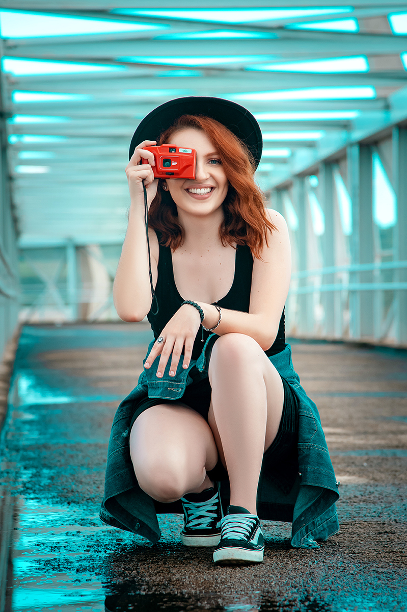 reflexo feminino na água