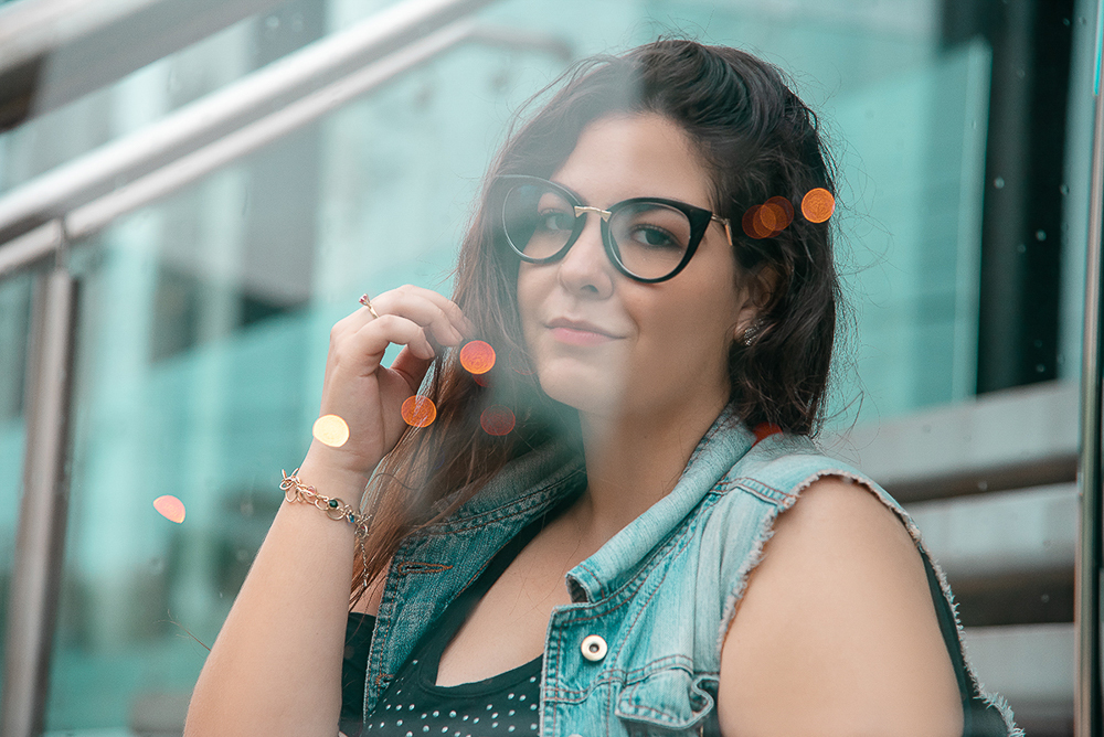 ensaio com reflexo de vidro