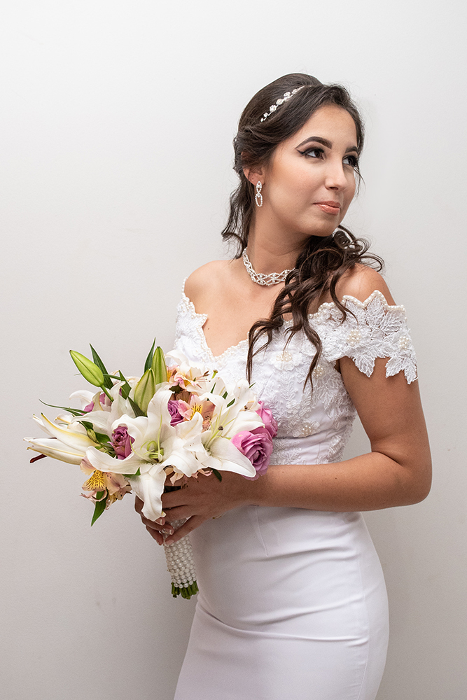 noiva segurando buque