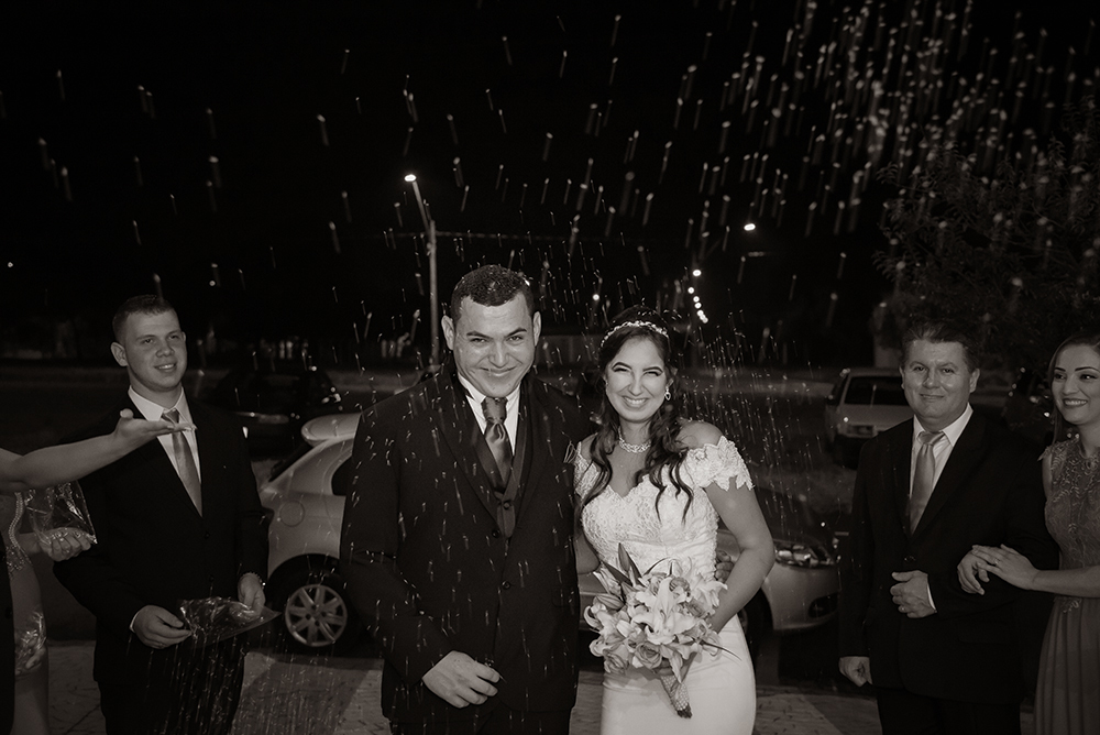 chuva de arroz nos noivos