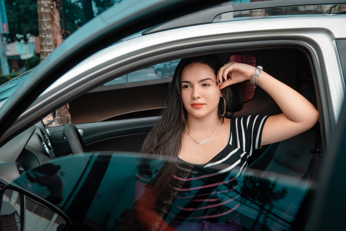 ensaio feminino com carro