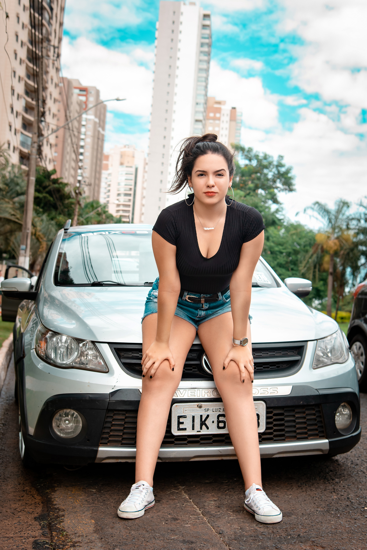 ensaio feminino com carro rebaixado