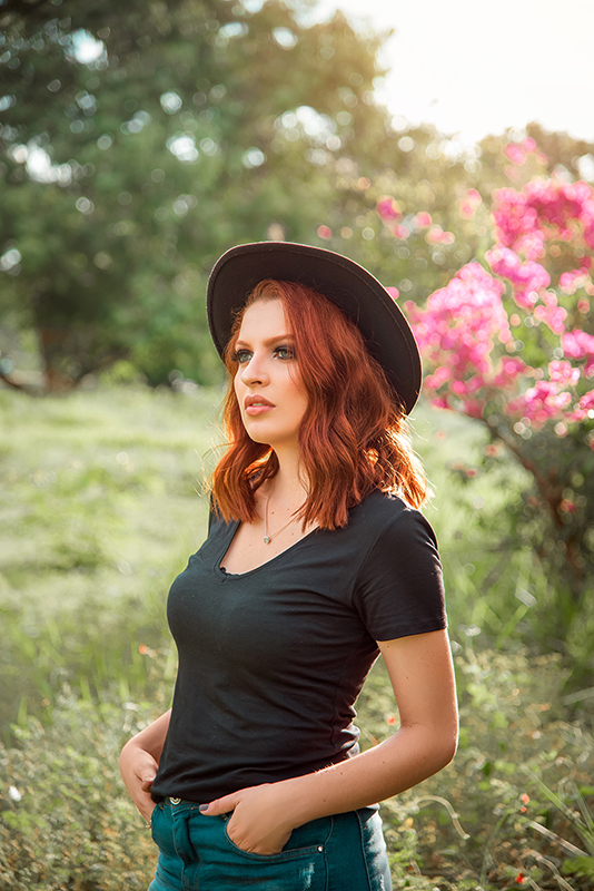 ensaio feminino na natureza com flores