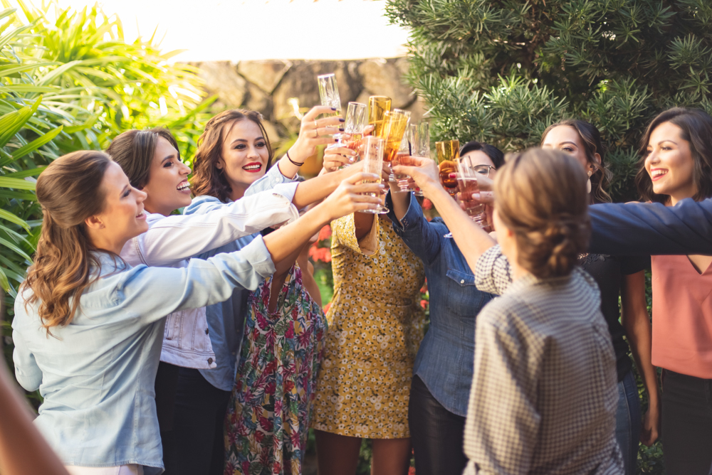 Brinde de noiva com amigas