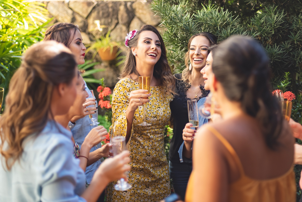 Brinde de noiva com amigas