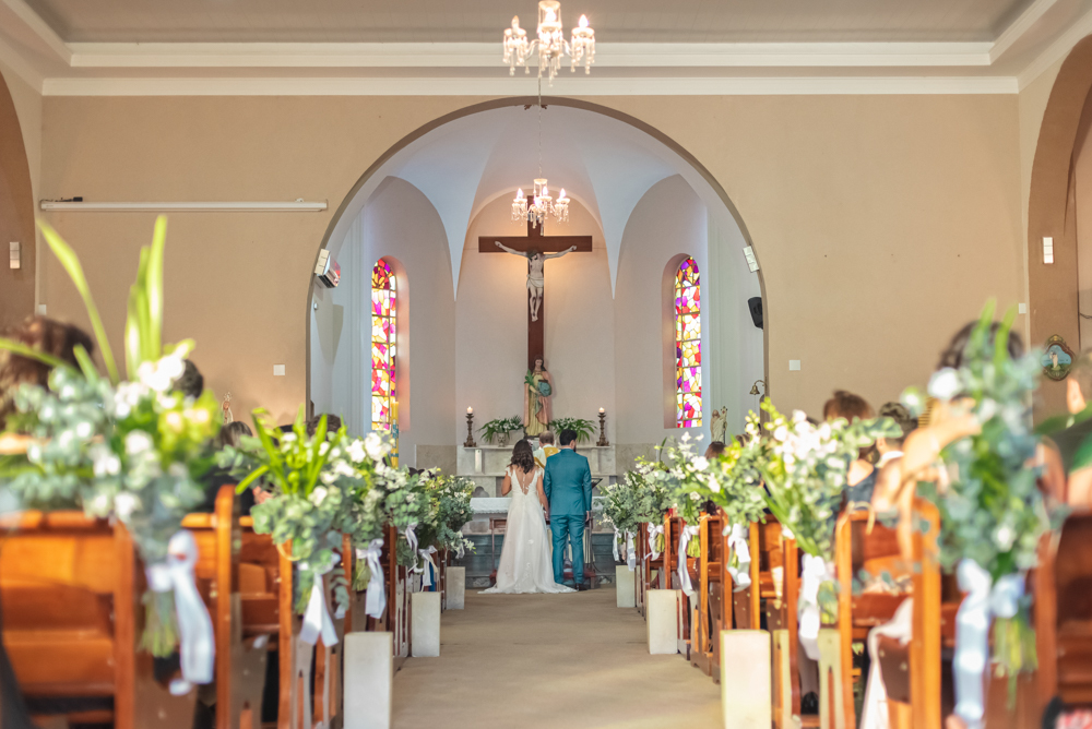 casal durante cerimonia de casamento