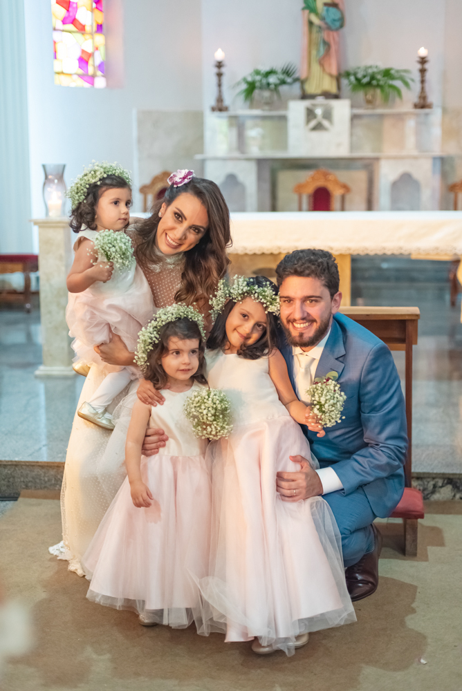 casal com damas de honra