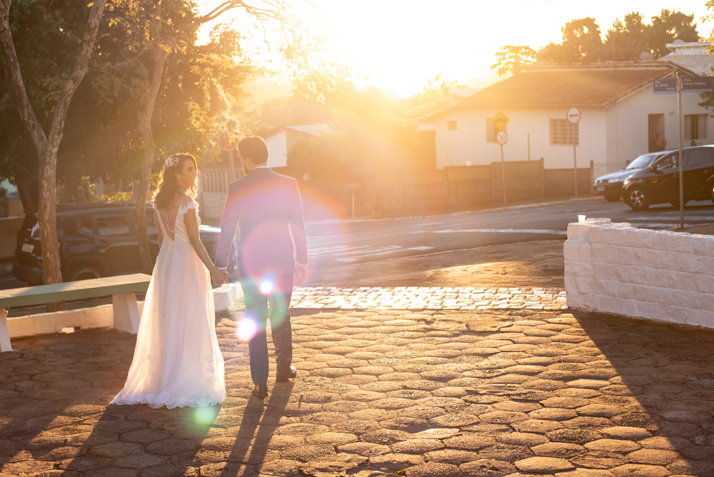 saída de casal apos a cerimônia