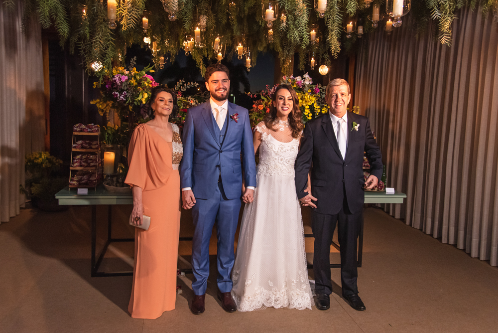 foto com os pais do noivo