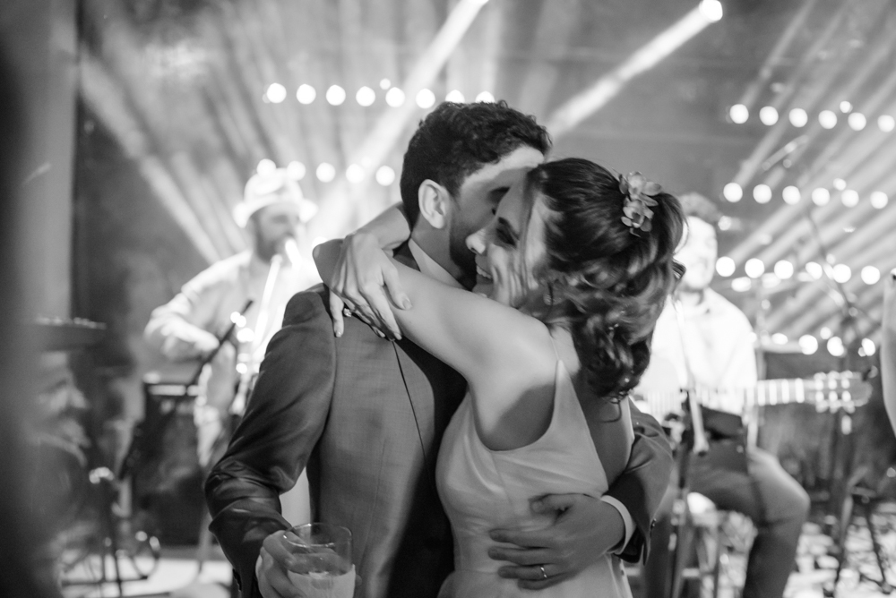 casal se divertindo na festa