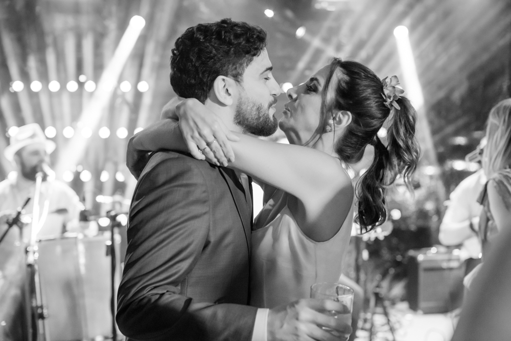 casal se divertindo na festa