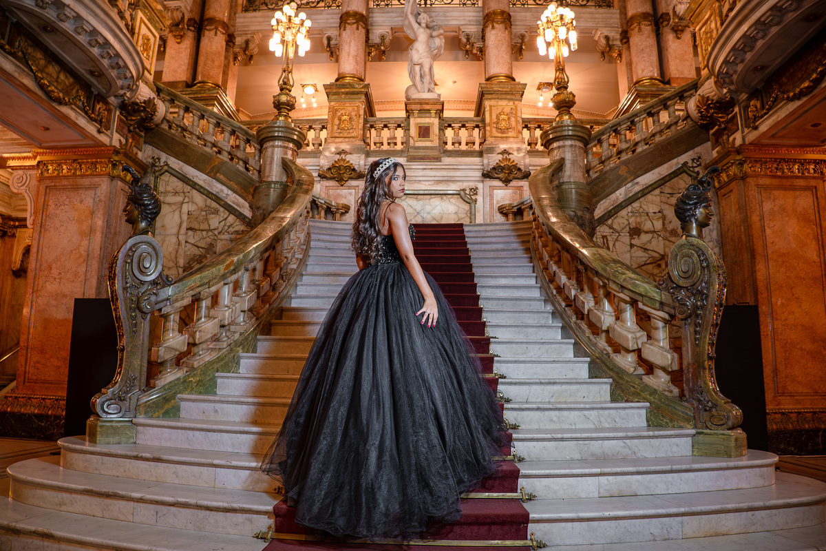 Ensaio da debutante Olívia

Local: Theatro Municipal - Rio de janeiro

Fotógrafo Wallace Nunes - Rio de Janeiro Zona Oeste

Guaratiba
