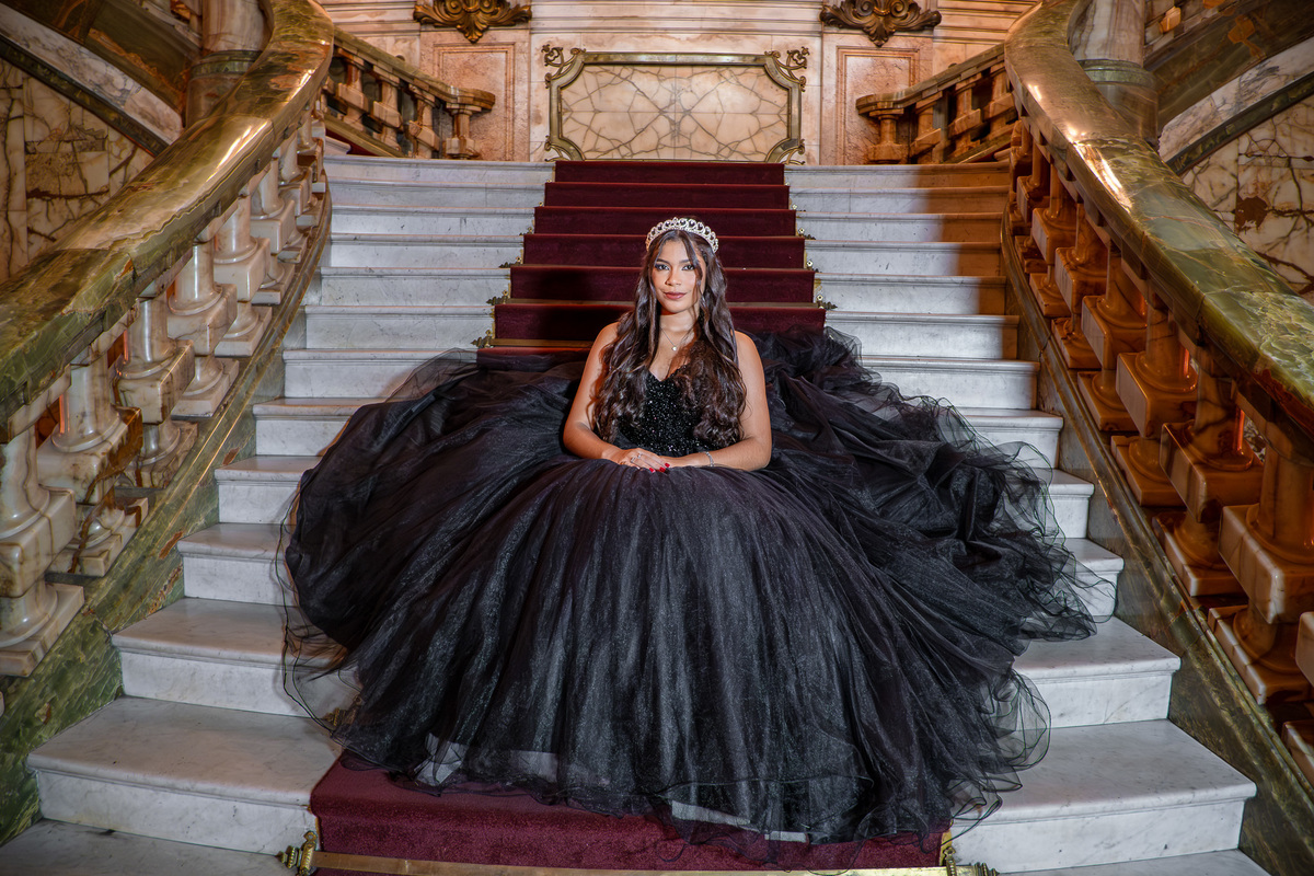 Ensaio da debutante Olívia

Local: Theatro Municipal - Rio de janeiro

Fotógrafo Wallace Nunes - Rio de Janeiro Zona Oeste

Guaratiba