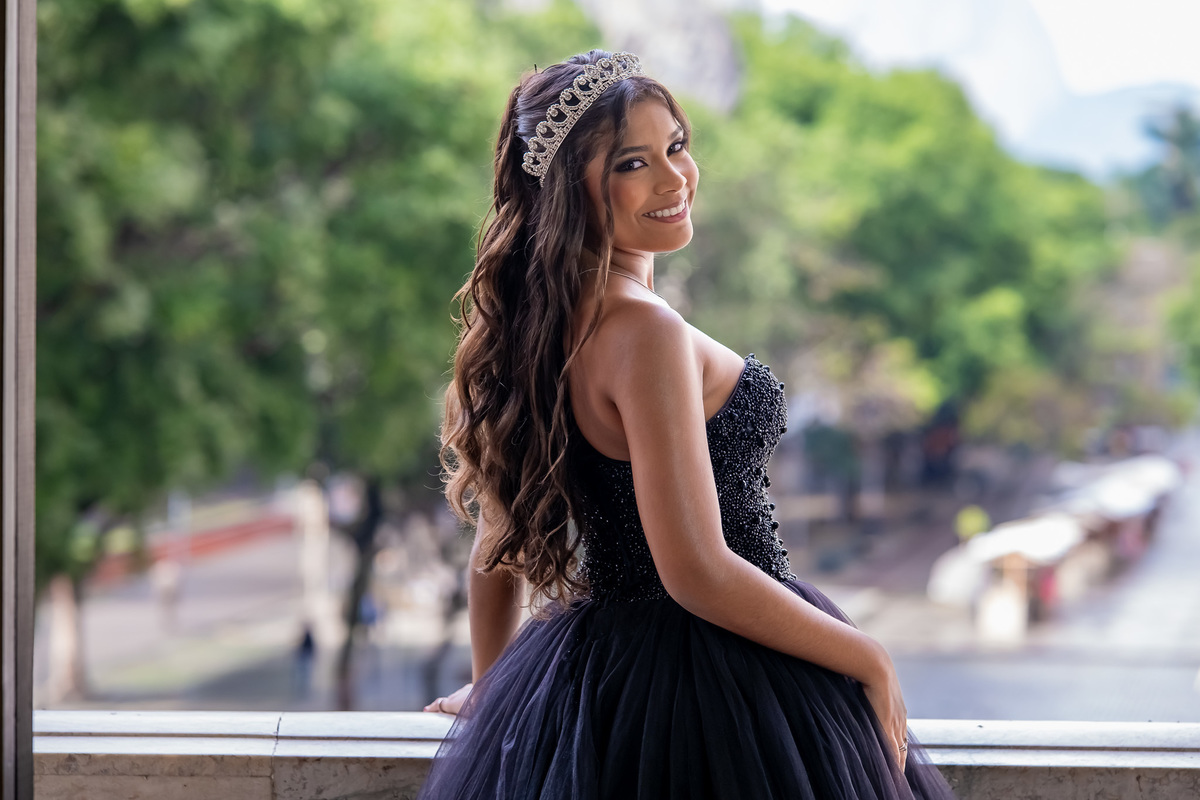 Ensaio da debutante Olívia

Local: Theatro Municipal - Rio de janeiro

Fotógrafo Wallace Nunes - Rio de Janeiro Zona Oeste

Guaratiba