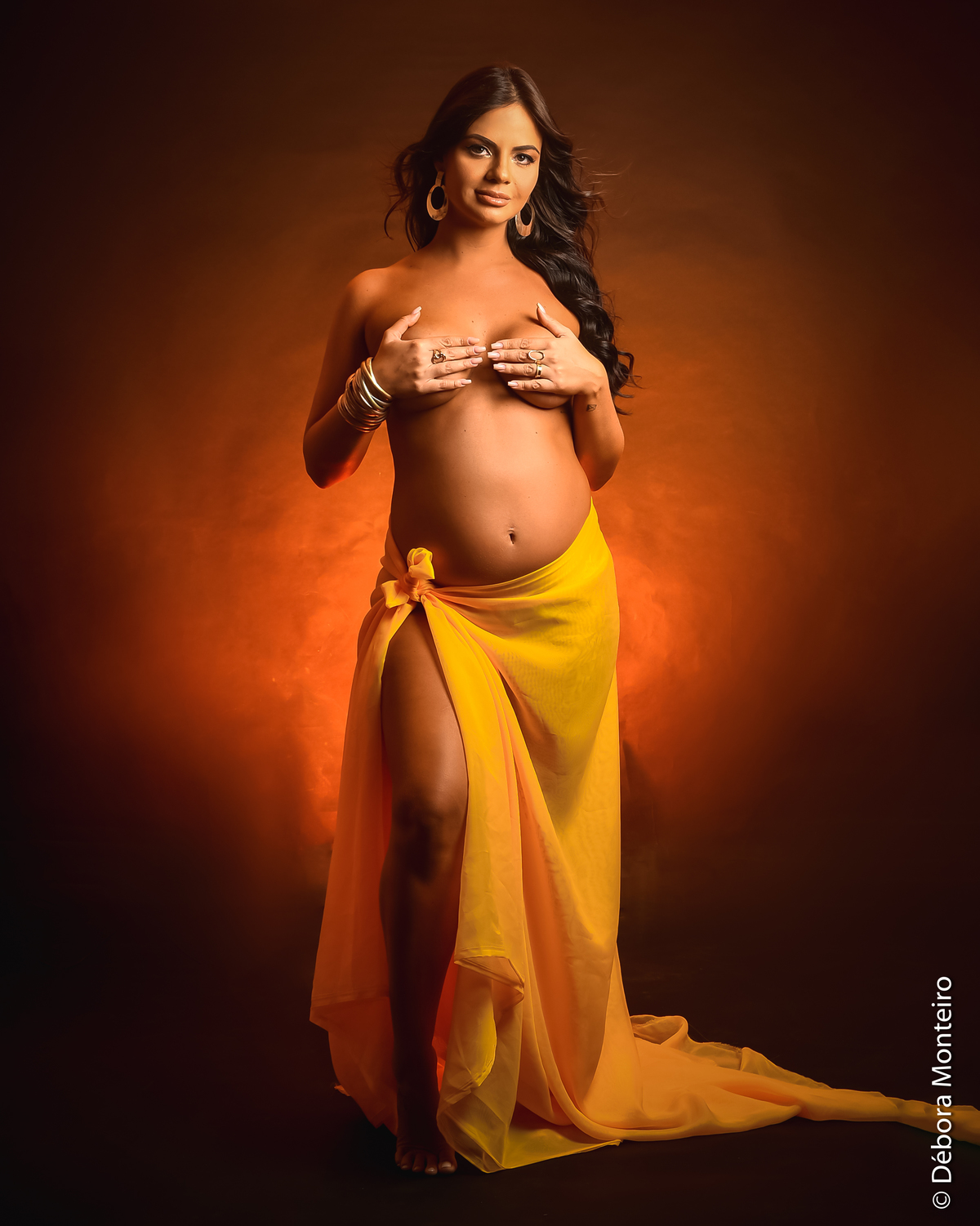 Ensaio de gestante semi-nu