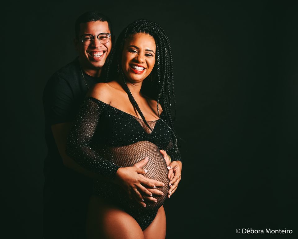 Ensaio de gestante em estúdio