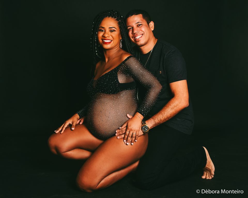 Ensaio de gestante em estúdio