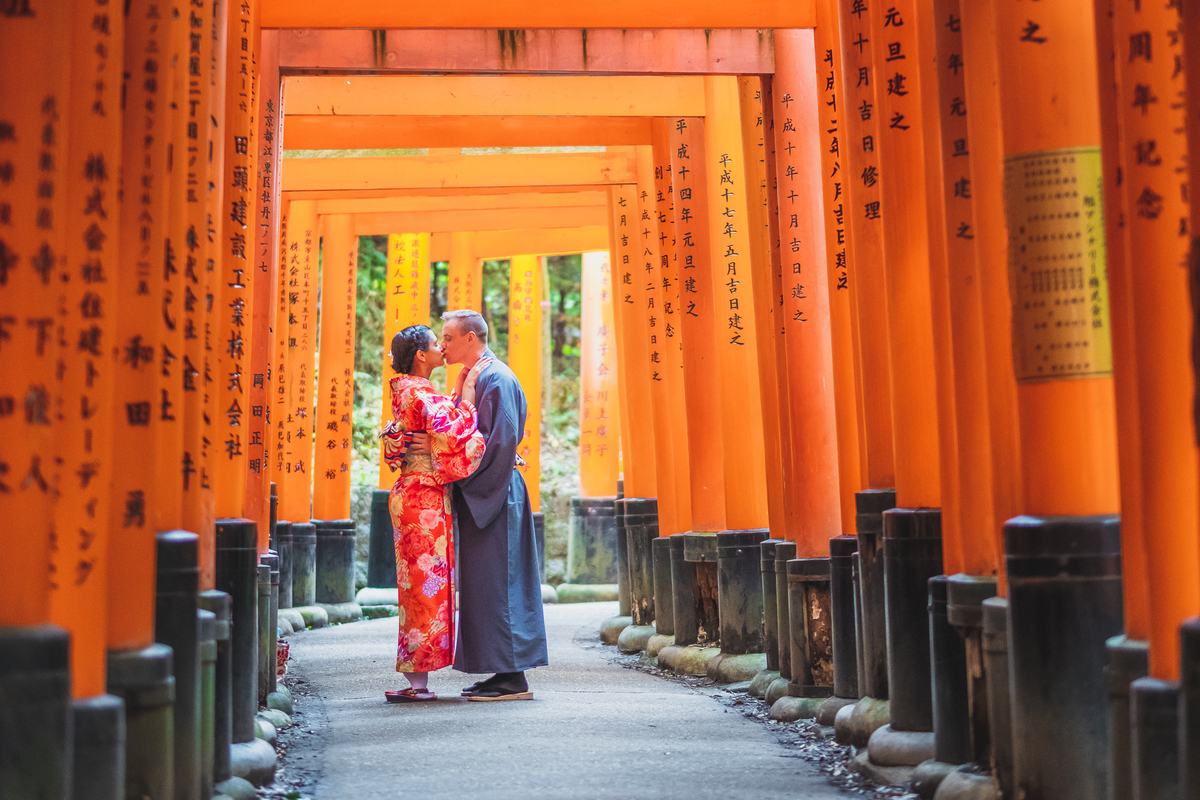 fushimi inari, beijo, quimono, aluguel de kimono