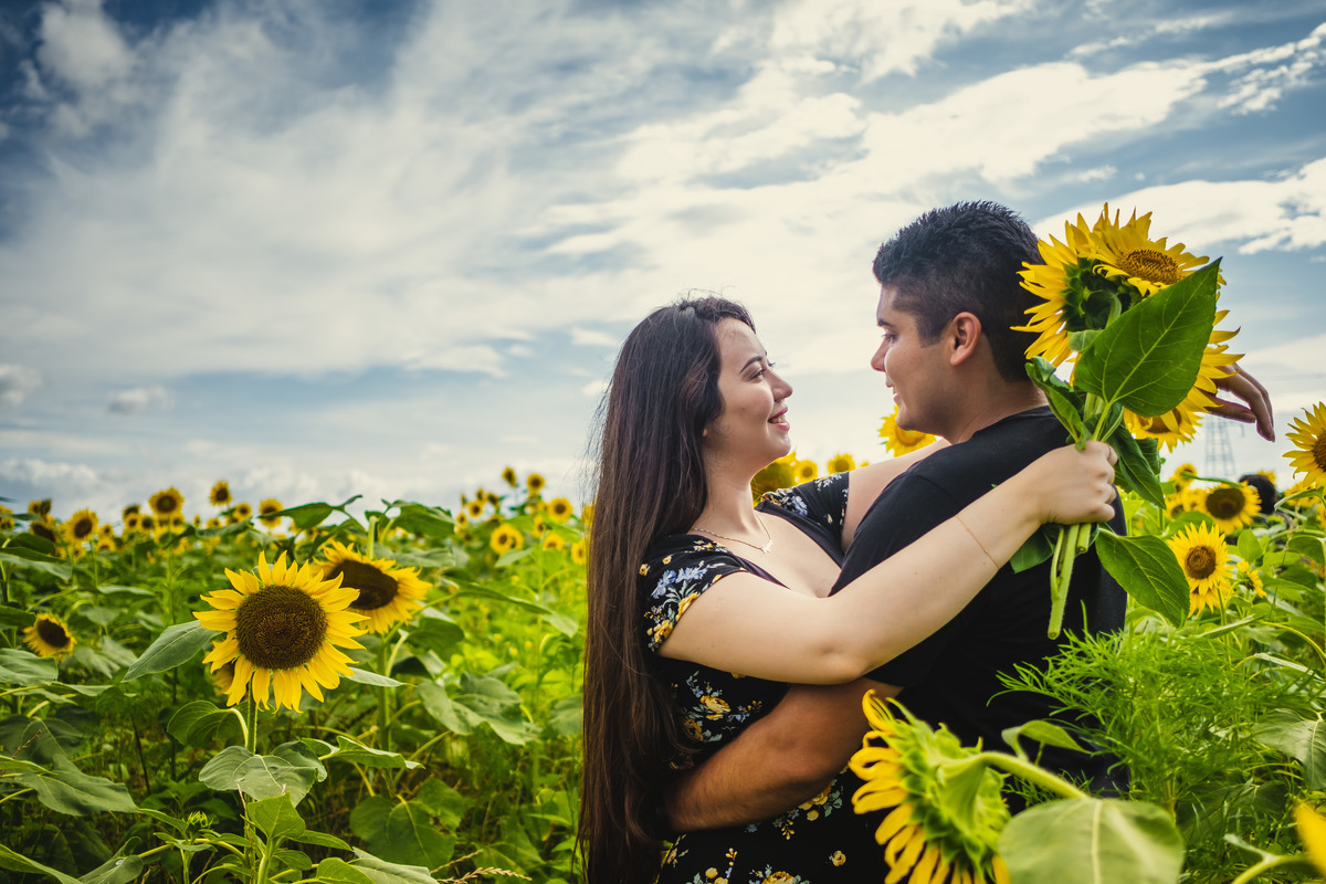 ensaio gestante diferente, fotografo de familia no japao, ensaio nos campos de girassois no japao, ensaio em shiga, ensaio familiar no japao