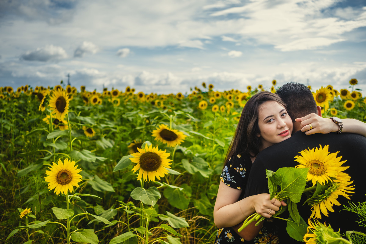 ensaio gestante diferente, fotografo de familia no japao, ensaio nos campos de girassois no japao, ensaio em shiga, ensaio familiar no japao